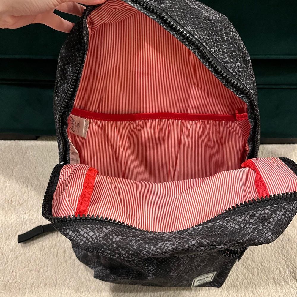 Snake print backpack - Picture 2 of 2